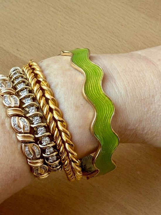 KATE SPADE NEW YORK AVOCADO GREEN ENAMEL WAIVY BANGLE BRACELET GOLD TONE METAL - Picture 3 of 16